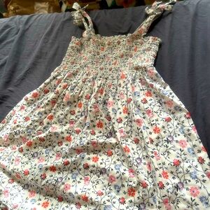 Gap 4t dress with puckered top and floral design. In like new condition.